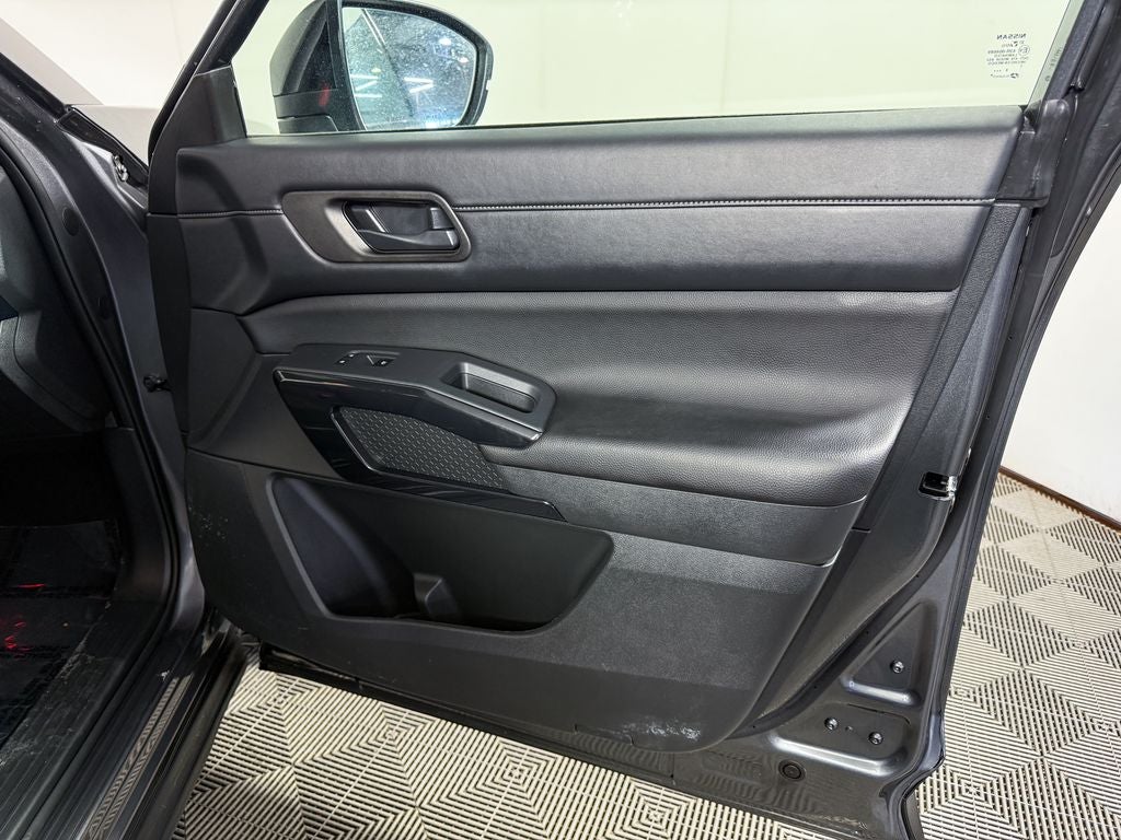 2024 Nissan Pathfinder S