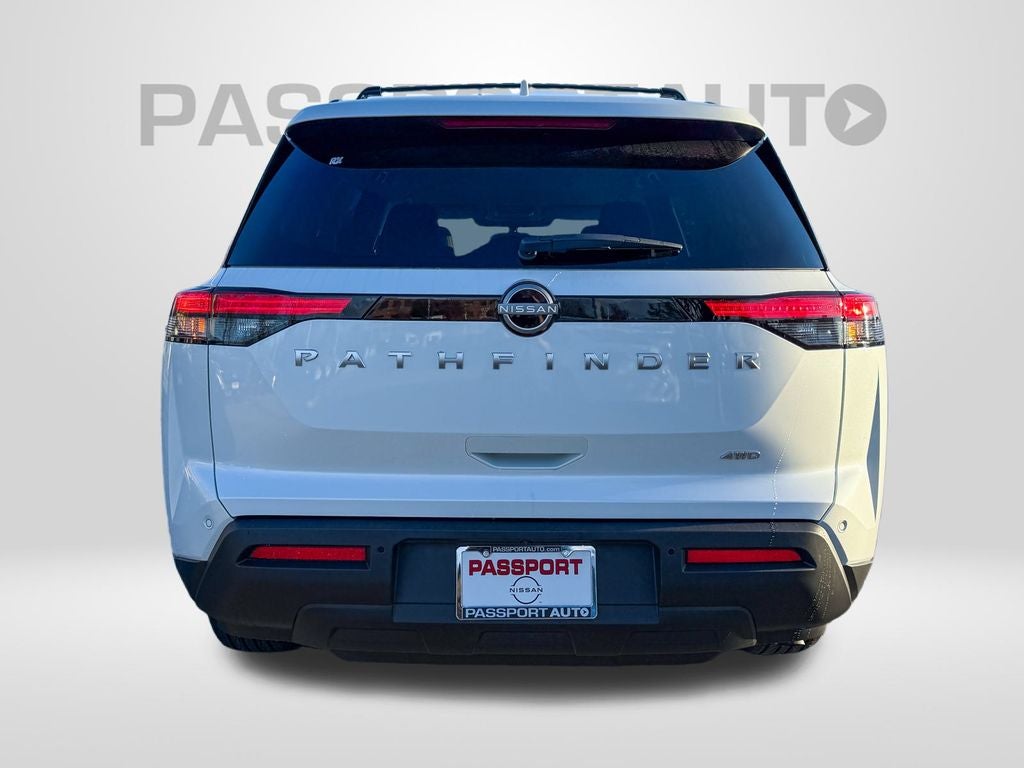 2025 Nissan Pathfinder SV