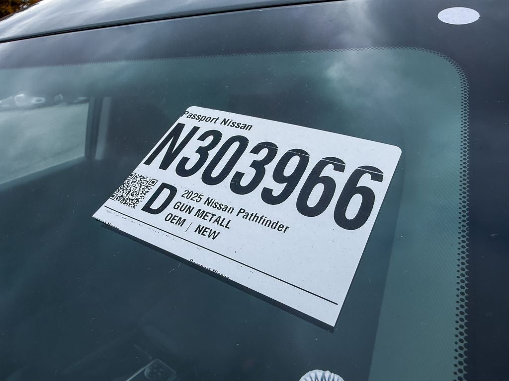 2025 Nissan Pathfinder SV