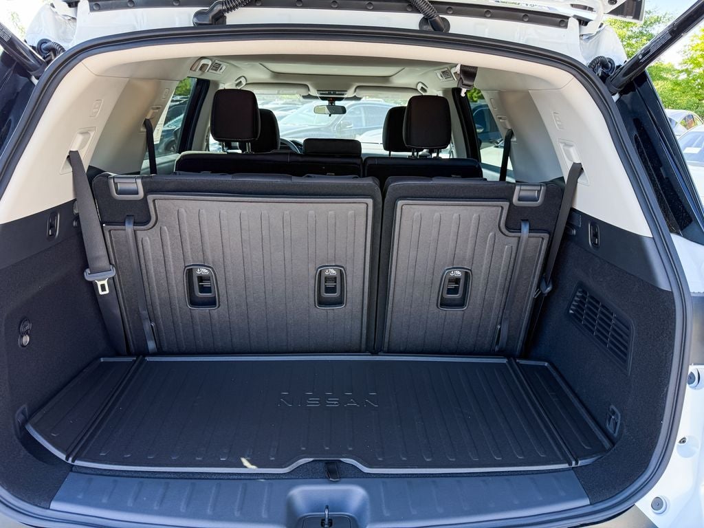 2026 Nissan Pathfinder SV