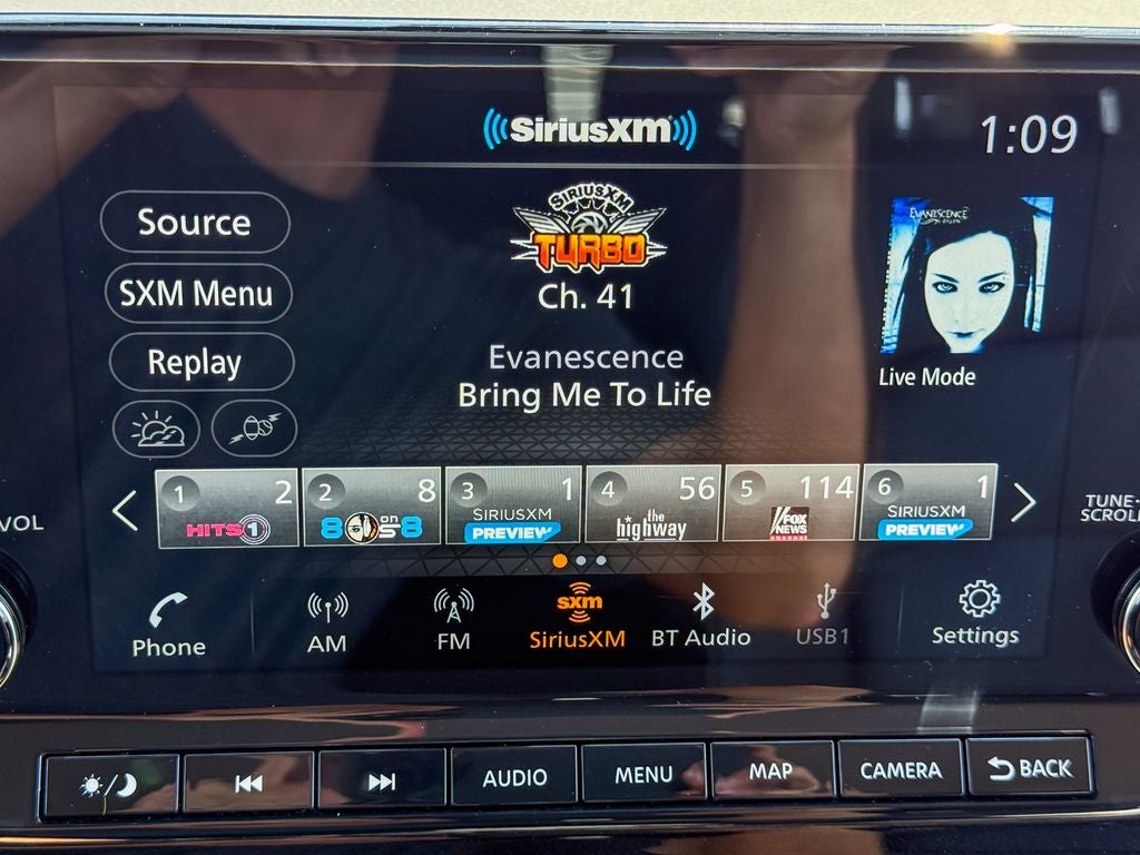 2024 Nissan Pathfinder SL