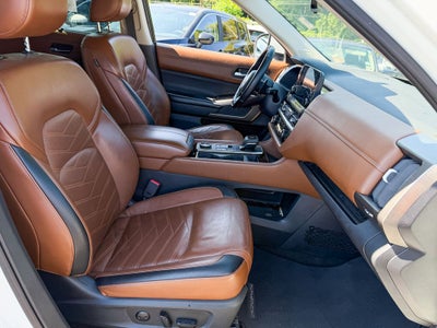 2023 Nissan Pathfinder Platinum