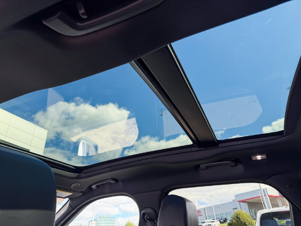 2025 Land Rover Range Rover Velar Dynamic SE
