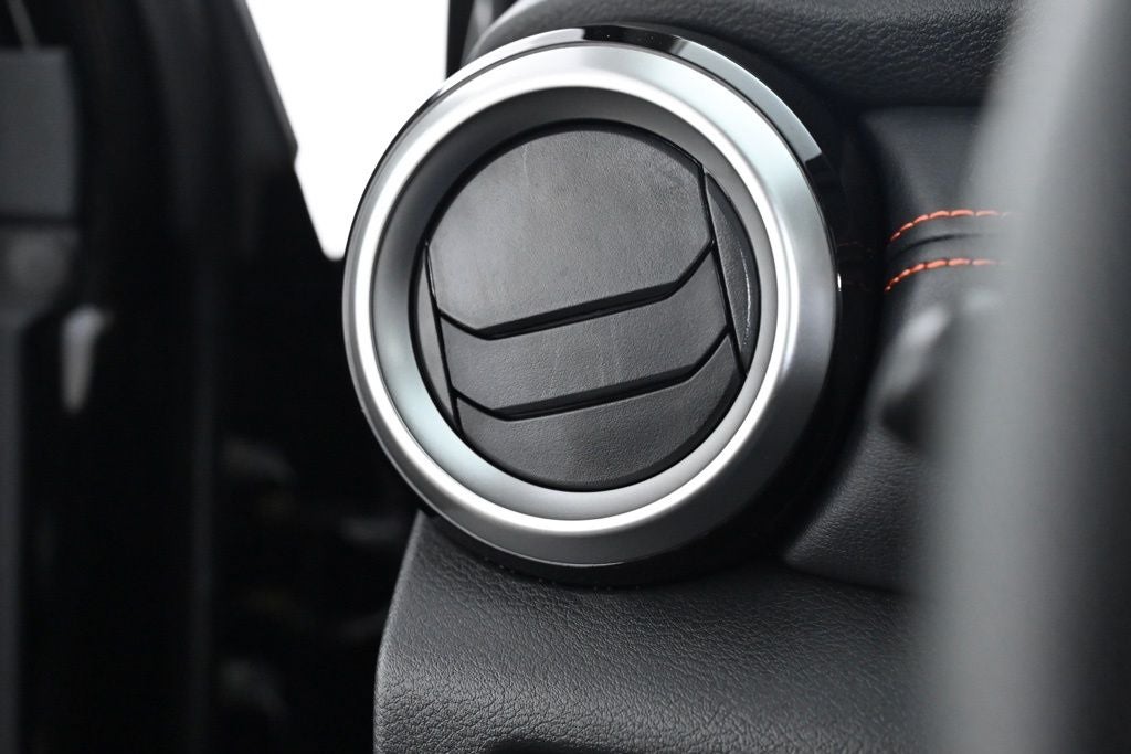 2025 Nissan Versa 1.6 SR Nissan Certified