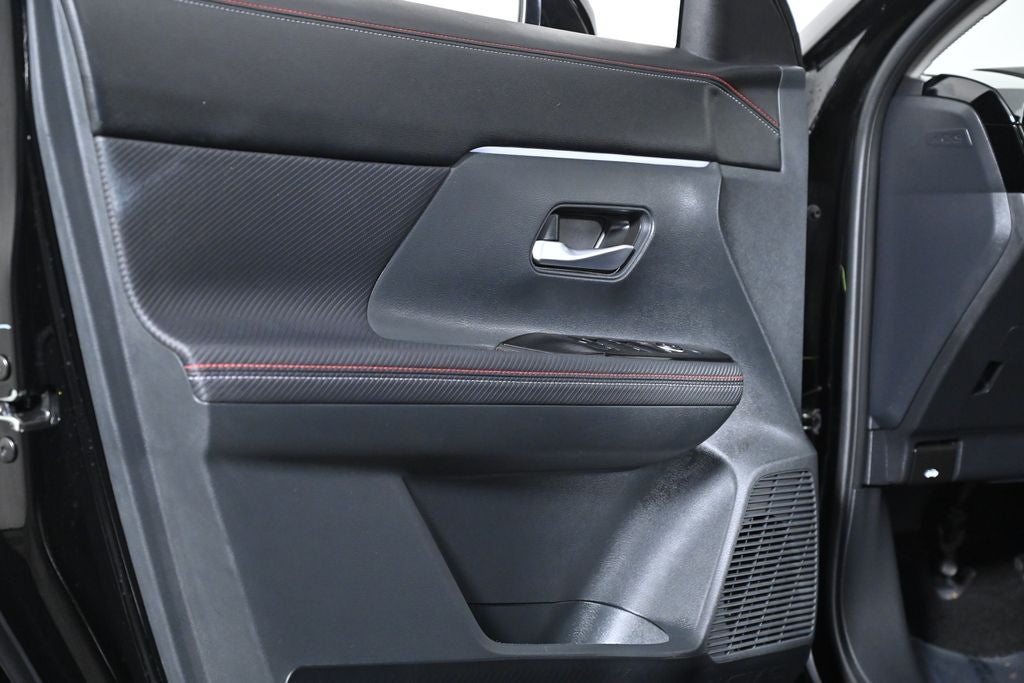 2025 Nissan Kicks SR Nissan Certified