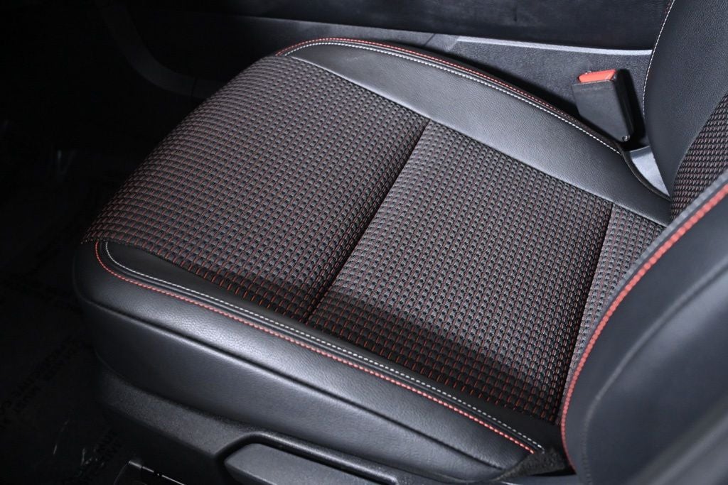 2025 Nissan Kicks SR Nissan Certified