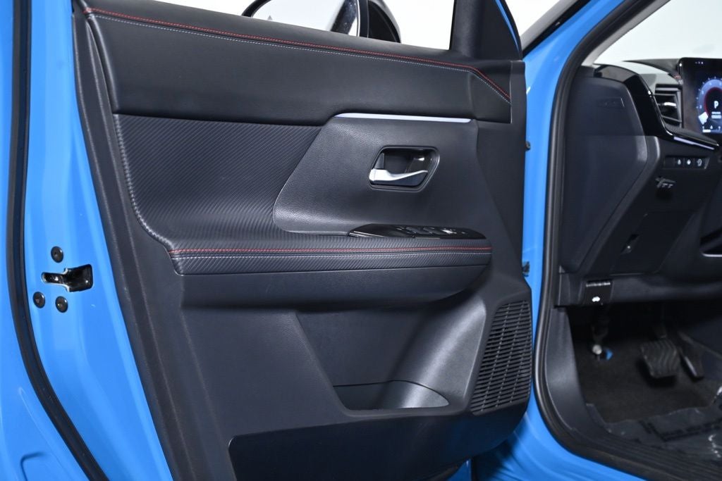 2025 Nissan Kicks SR Nissan Certified
