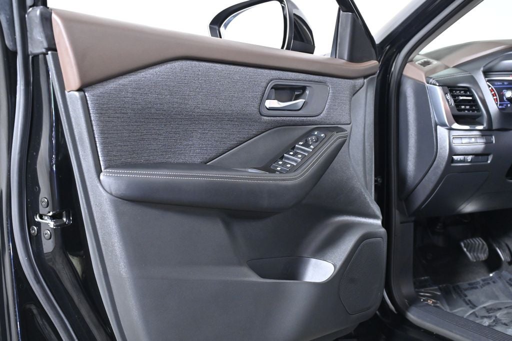 2023 Nissan Rogue SV Nissan Certified