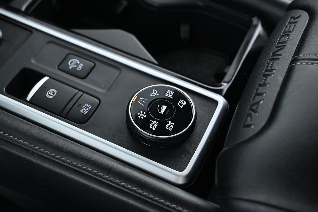 2022 Nissan Pathfinder SL Certified Select