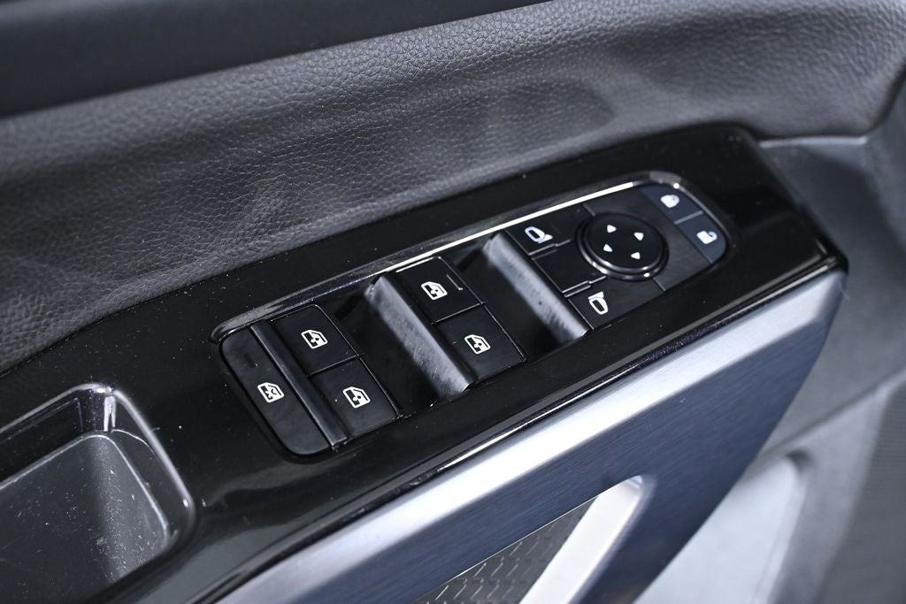 2022 Nissan Pathfinder SL Certified Select