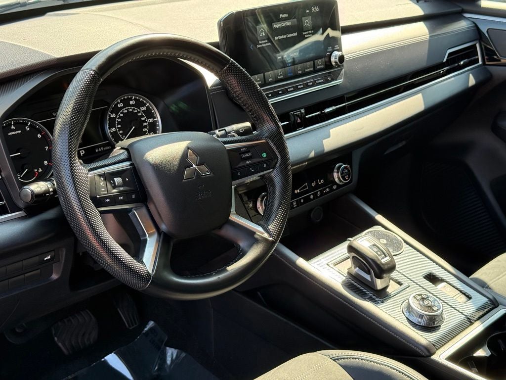 2023 Mitsubishi Outlander SE