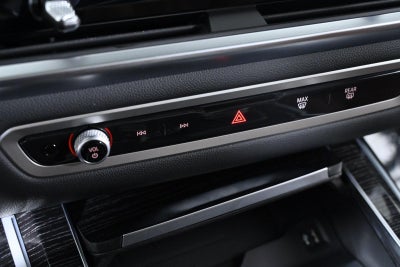 2023 BMW X7 M60i