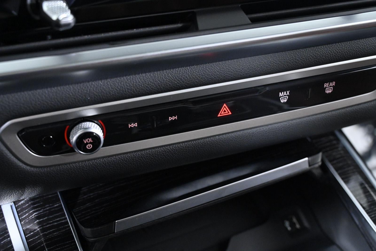 2023 BMW X7 M60i