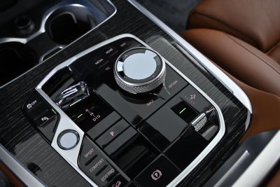 2023 BMW X7 M60i