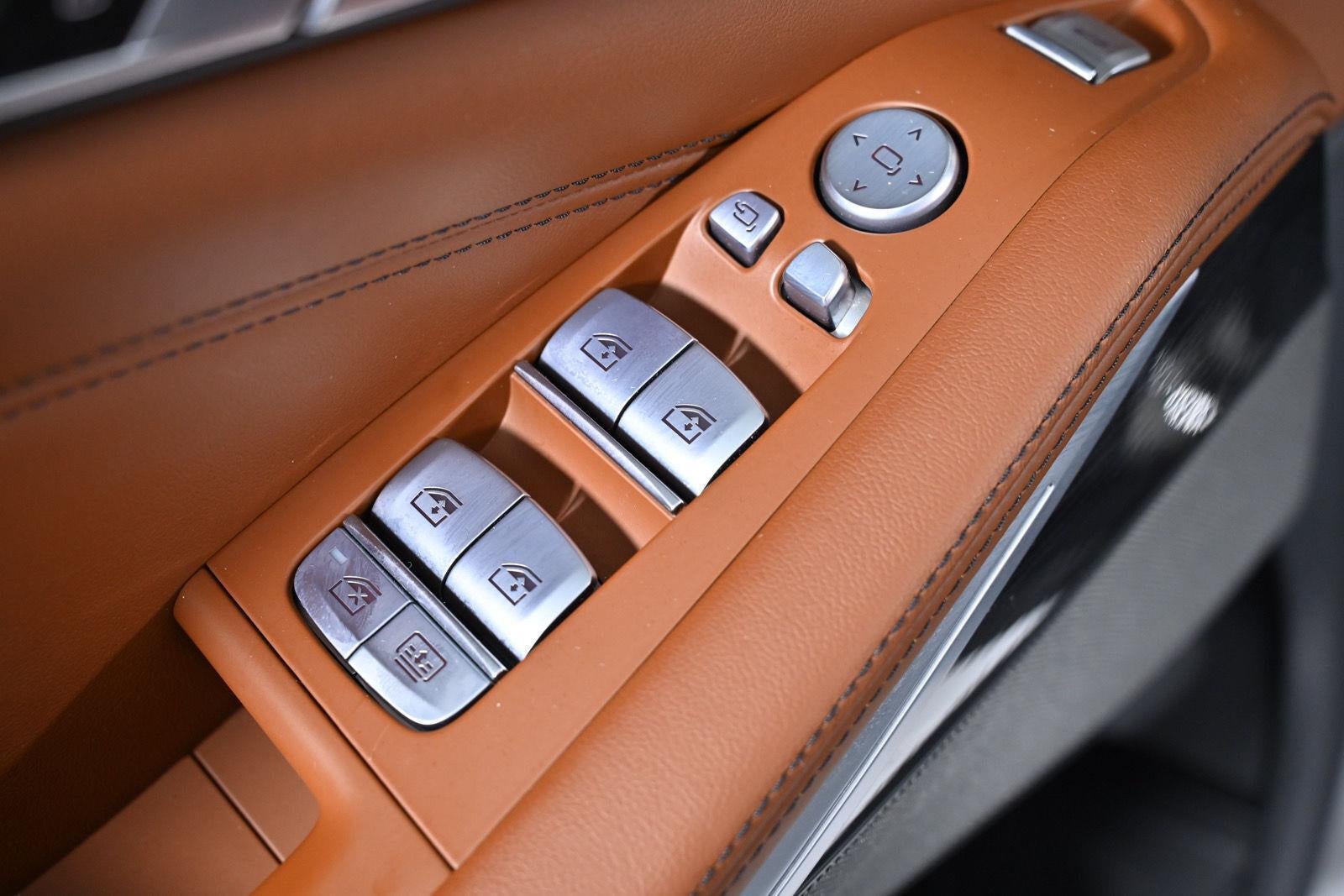 2023 BMW X7 M60i