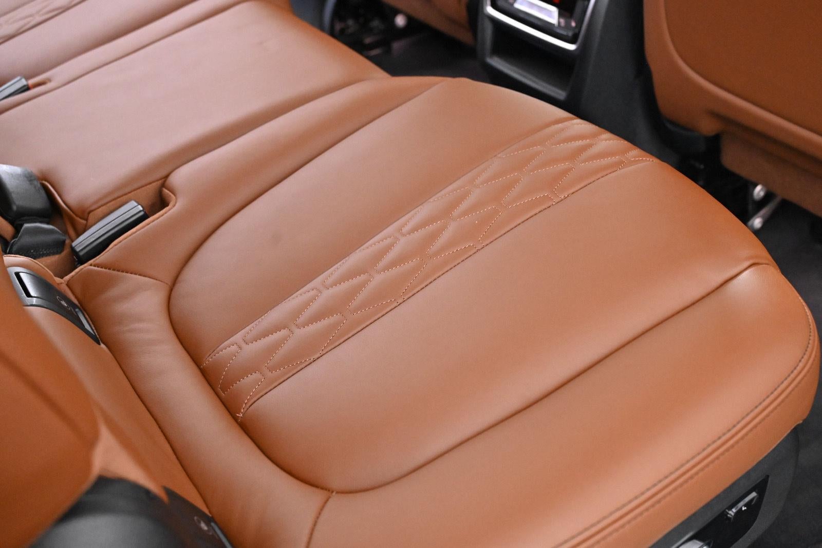 2023 BMW X7 M60i