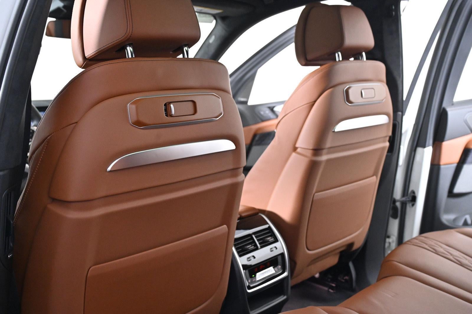 2023 BMW X7 M60i