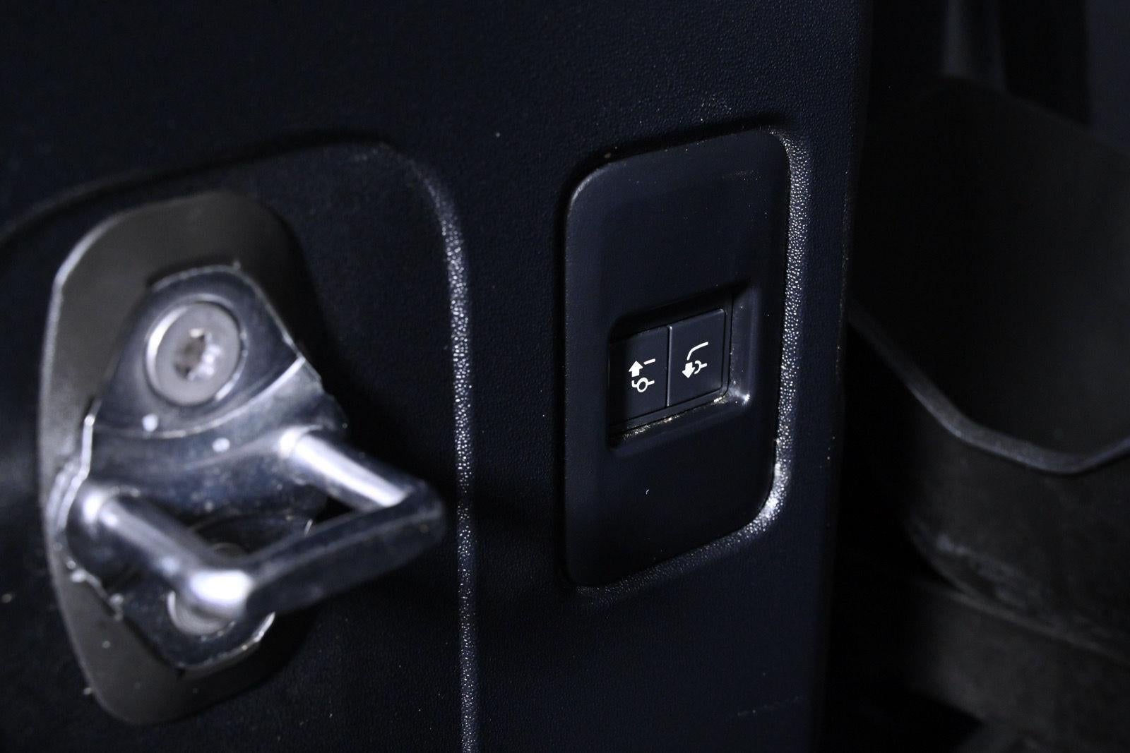 2022 Land Rover Defender X-Dynamic HSE
