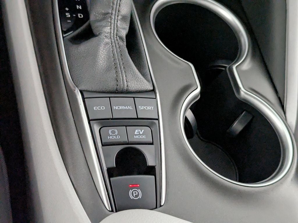 2022 Toyota Camry Hybrid LE