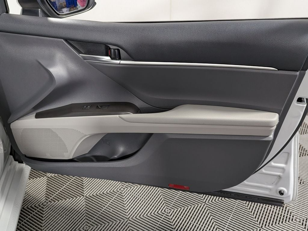 2022 Toyota Camry Hybrid LE