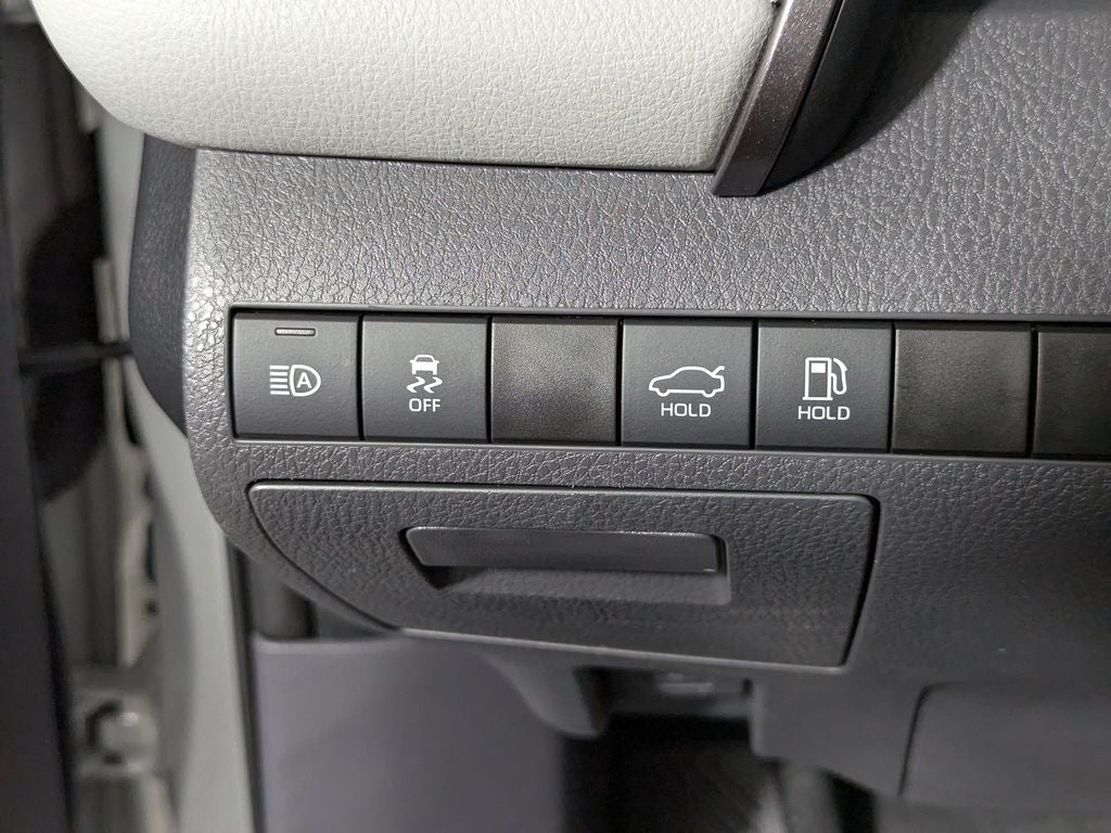 2022 Toyota Camry Hybrid LE