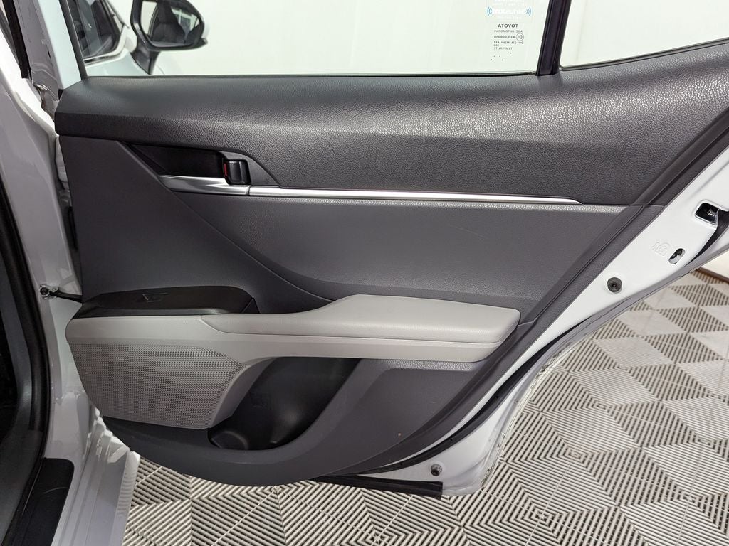 2022 Toyota Camry Hybrid LE