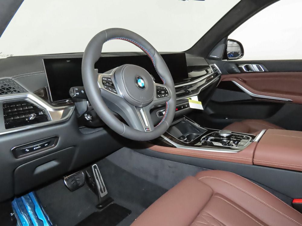 2025 BMW X7 M60i