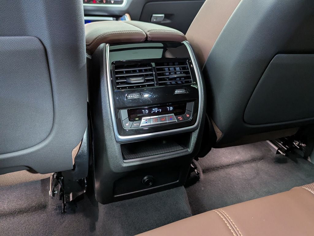 2025 BMW X6 xDrive40i
