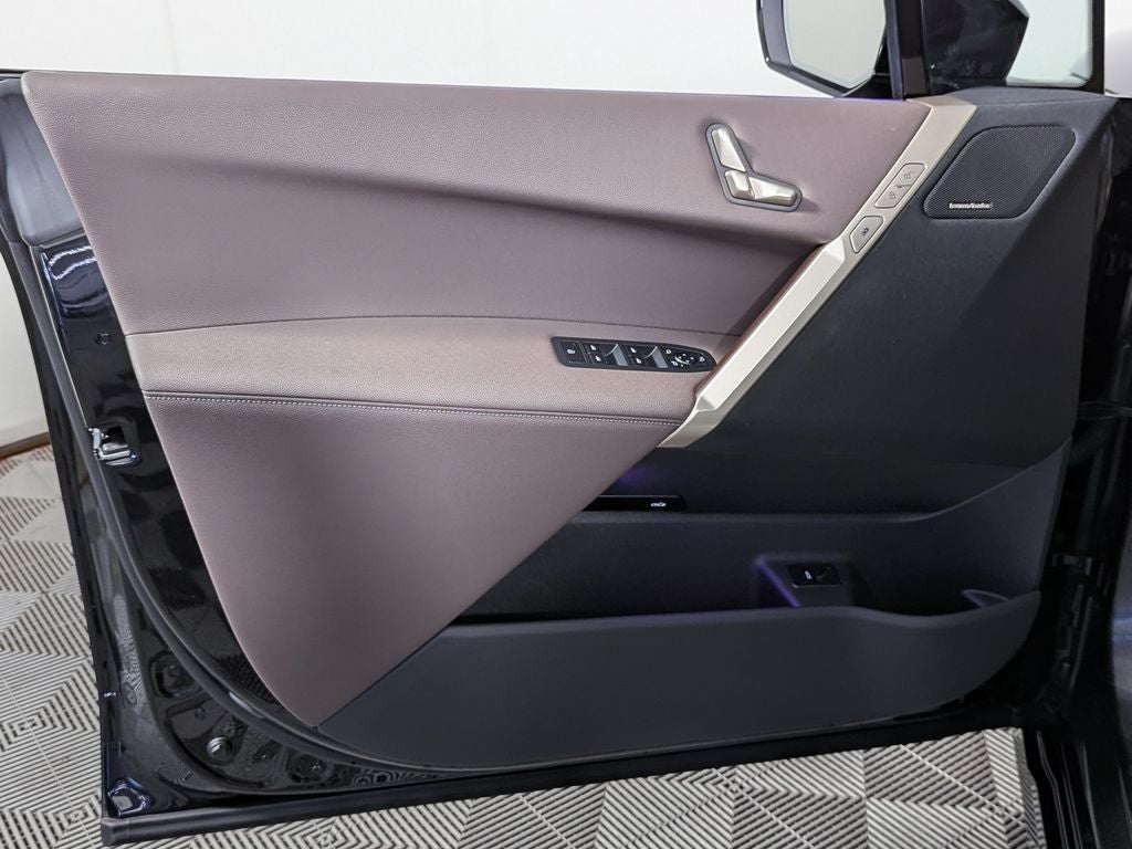 2025 BMW iX xDrive50