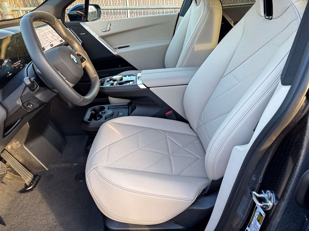 2026 BMW iX xDrive60