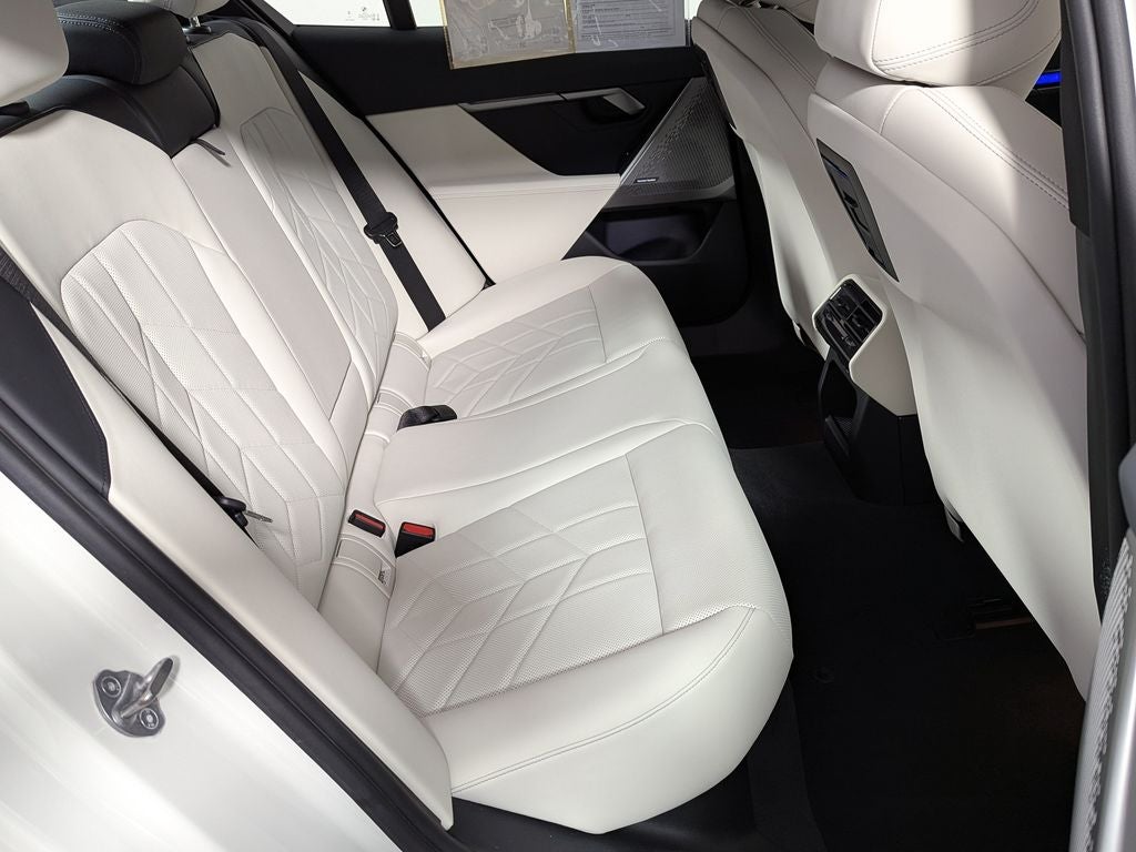 2025 BMW i5 xDrive40 xDrive40