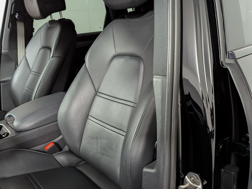 2022 Porsche Cayenne Platinum Edition