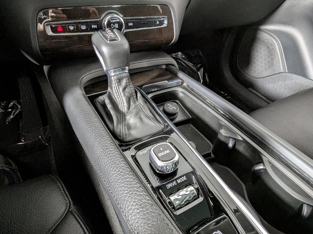 2016 Volvo XC90 T6 Momentum