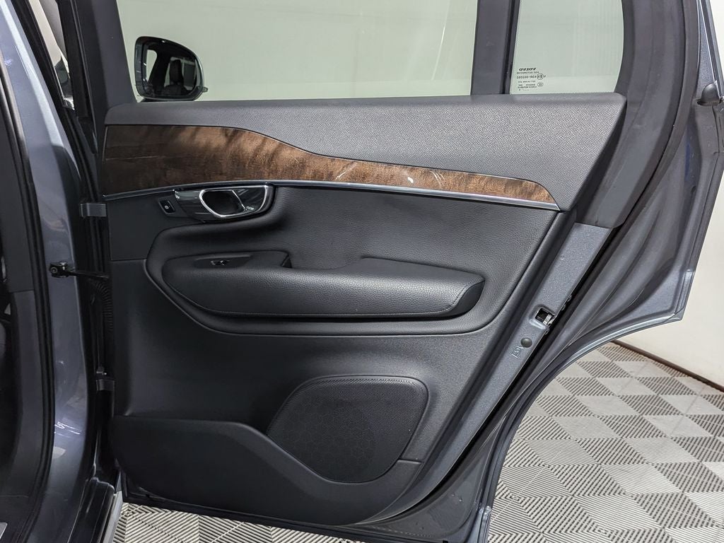 2016 Volvo XC90 T6 Momentum