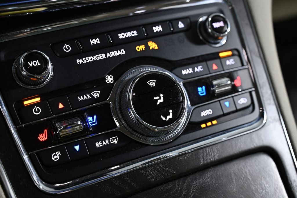 2017 Lincoln Continental Base