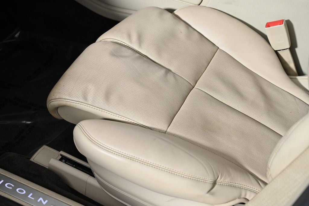 2017 Lincoln Continental Base