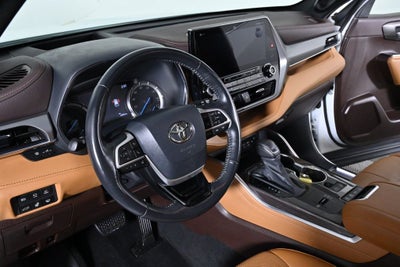2022 Toyota Highlander Hybrid Platinum