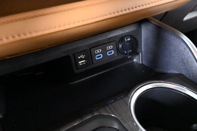 2022 Toyota Highlander Hybrid Platinum