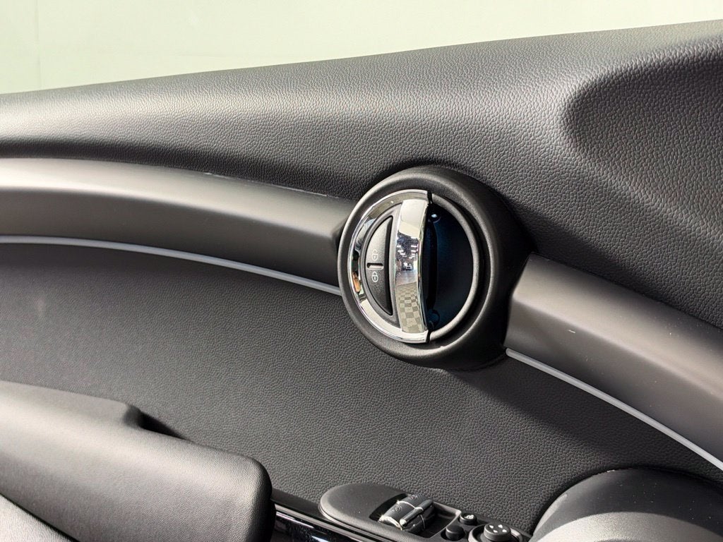 2024 MINI HARDTOP 2 DOOR Base