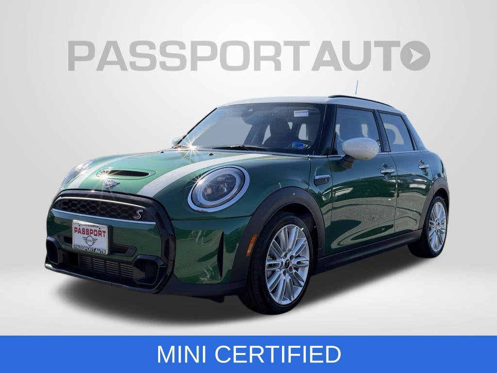 2024 MINI HARDTOP 4 DOOR Base