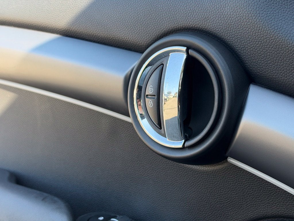 2024 MINI HARDTOP 4 DOOR Base