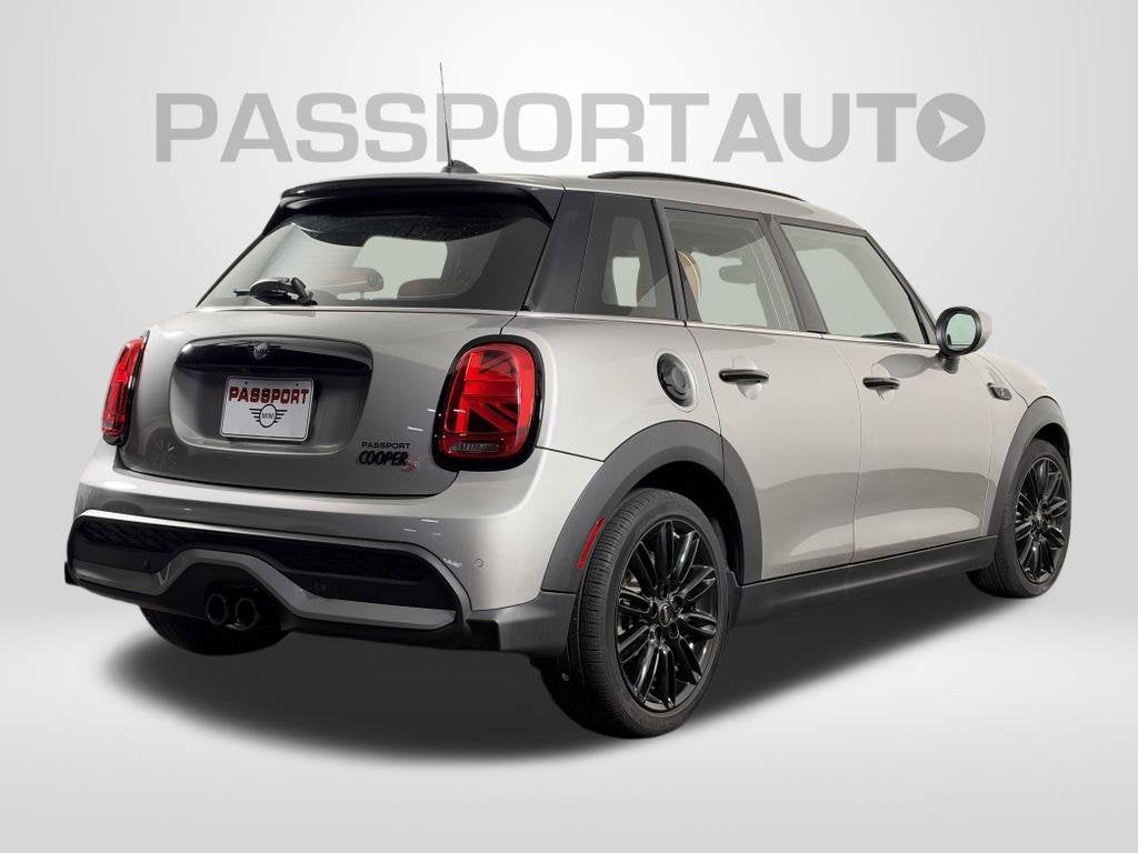 2024 MINI HARDTOP 4 DOOR Base