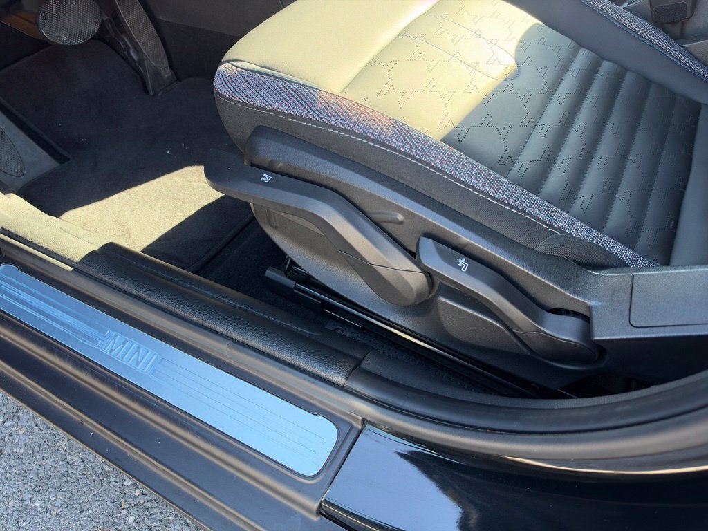 2025 MINI HARDTOP 4 DOOR Base