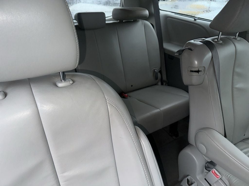 2013 Toyota Sienna XLE Mobility Auto Access