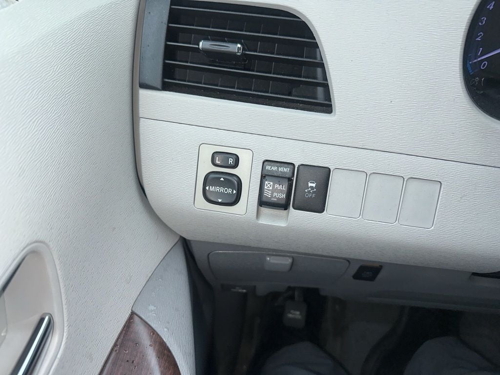 2013 Toyota Sienna XLE Mobility Auto Access