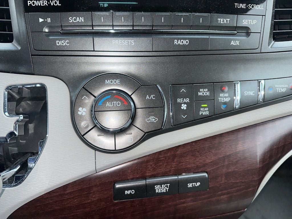 2013 Toyota Sienna XLE Mobility Auto Access