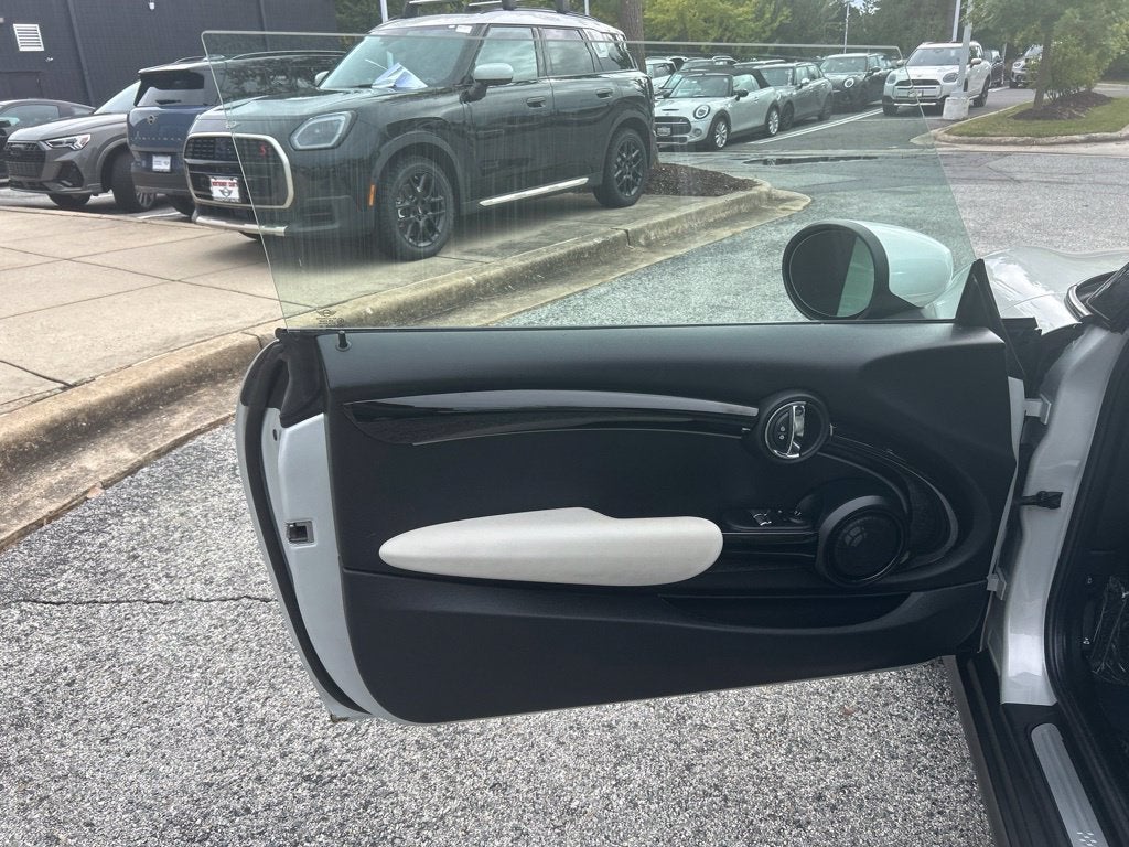 2022 MINI Cooper SE Electric Iconic Hardtop 2 Door