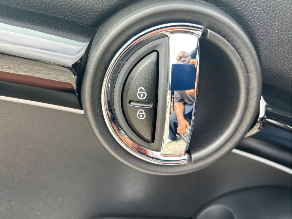 2024 MINI Cooper SE Electric Iconic