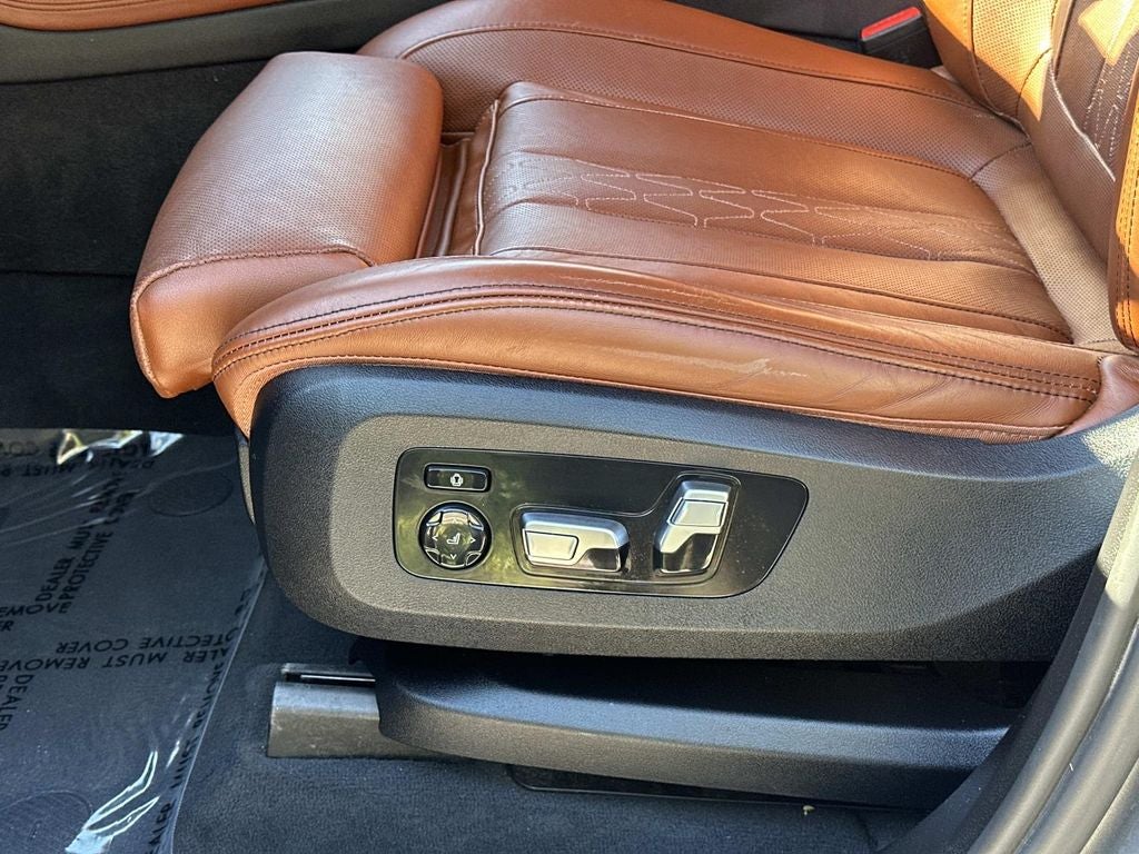 2023 BMW X7 M60i