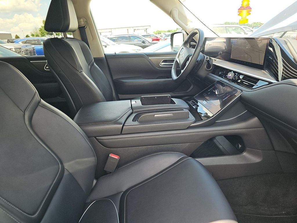 2025 INFINITI QX80 PURE